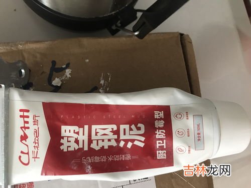 玻璃胶弄手上怎么洗掉,玻璃胶沾手上了怎么清洗？