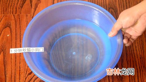 开空调太干燥放盆水有用吗,开空调屋里放盆水有用吗