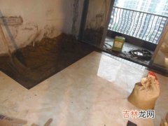 地板砖打滑是什么原因,家里地砖很滑怎么办？有什么简单方法？