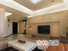 电视墙要不要灯带,2022岩板格栅电视墙效果图,格栅上下加灯带好看还是不加灯带