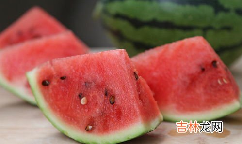 西瓜可以放在冰箱里吗,西瓜可以长时间放进冰箱吗？为什么呢？