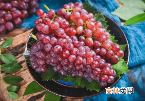 葡萄变质还能吃吗,葡萄有一部分发霉了，还能吃吗？