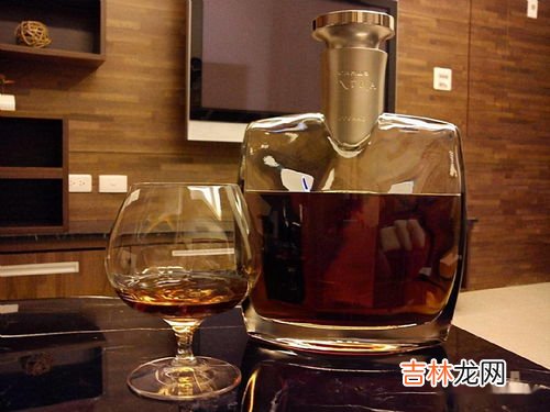 被称为海盗之酒的酒是,什么是朗姆酒，为什么以前的海盗这么喜欢喝它呢？