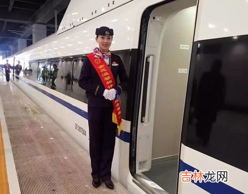 高铁红票专用通道是什么意思,高铁票的红色票为什么有专用通道，但票价是一样的，却可以不排队进站