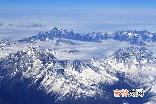 喜马拉雅山脉位于什么板块和什么板块之间,喜马拉雅山脉是由什么板块碰撞