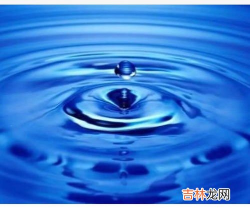 晚上先擦精华还是水,睡前先抹爽肤水还是精华还是纯露