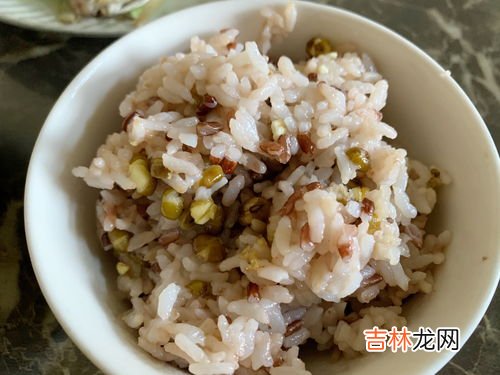 蒸米饭可以放绿豆吗,在米饭中放入豆类、有什么作用？