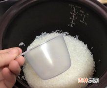 蒸米饭可以用热水吗,蒸米饭用热水还是凉水 蒸米饭怎么做好吃