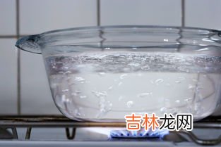 井水烧开后有白色沉淀物能喝吗,井水烧开有白色沉定物是什么?哪井水能饮用吗?