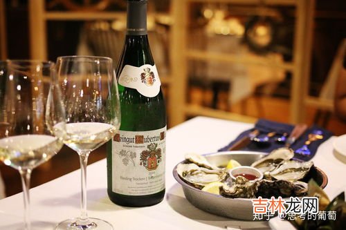 吃海鲜可以喝白酒吗,吃海鲜能喝酒吗吃海鲜能喝白酒吗