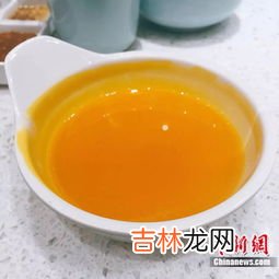 炒菜油溅到眼睛里怎么办,炒菜时油溅到眼睛里。但是不疼，就是一直流泪。怎么办