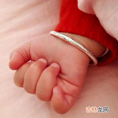 送宝宝手镯一个还是一对,送宝宝手镯是一对还是一只的