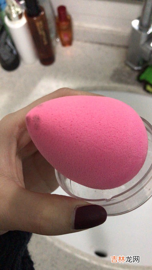 美妆蛋发霉了还能用吗,美妆蛋有黑点还能用吗 美妆蛋有霉点怎么弄干净