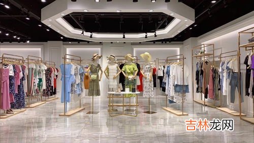 开服装店怎么找货源,开时尚服装店,首次去进货,该如何拿货？