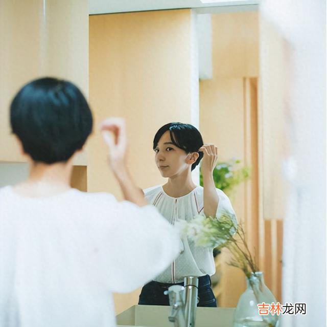 化妆 40岁的女人学点化妆技术：会化妆，是一种积极且美丽的生活态度