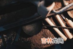 铁勺放盐里为什么生锈,铁勺长期放在盛食盐的盒子里会发出什么现象