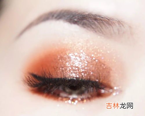 眼睛余光闪白光为什么,我的眼睛有时候余光会看到白色的东西瞬间飘过，有时候会朦朦的会看到好像有人影好像有人在那里，一下子注
