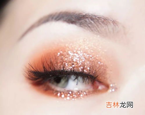 眼睛余光闪白光为什么,我的眼睛有时候余光会看到白色的东西瞬间飘过，有时候会朦朦的会看到好像有人影好像有人在那里，一下子注