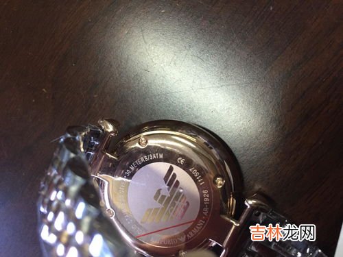 阿玛尼满天星手表需要换电池吗,买了一个阿玛尼的手表,不走了,它需要换电池吗?很长时间不带了,如果换的话去专柜多少钱?