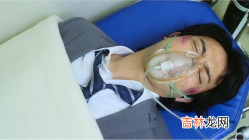 香蕉皮为什么会让人滑倒,为什么人踩到香蕉皮会向后倒要说出具体的物理原理