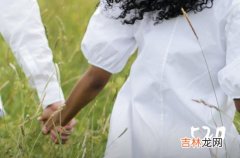 520送玫瑰花多少朵合适 520除了花还送什么礼物给女朋友