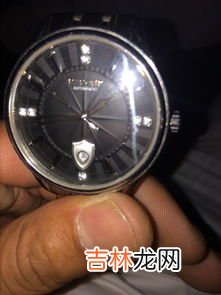 石英表秒针不走怎么回事,才买的石英表秒针不走，分针时针都在走什么原因