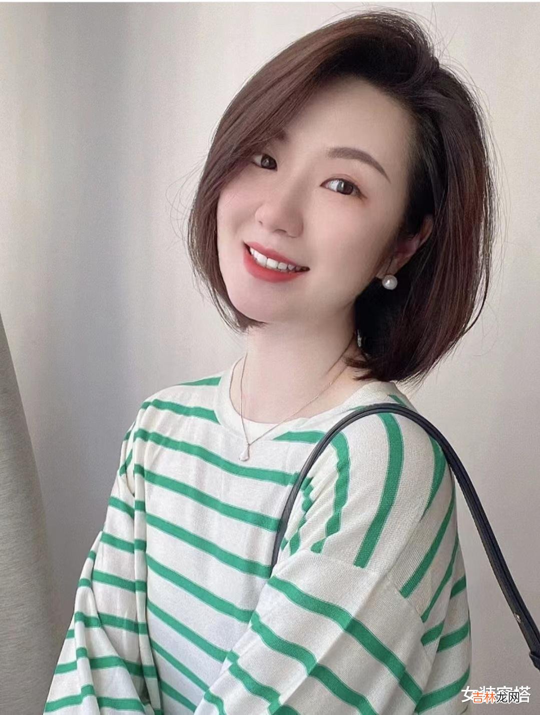 发型 不建议中年女人留的5种发型，听着洋气，实际上显老土气，很油腻