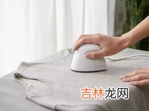 如何用吹风机代替熨斗,在没有熨斗的情况下,如何把皱褶的衣服尽量快的弄平整?