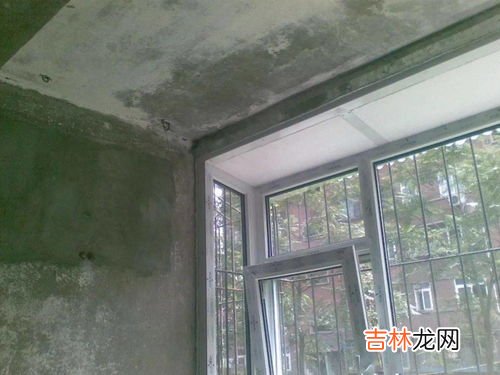 供暖后窗户上有水怎么回事,南方开地暖窗户有冷凝水怎么办