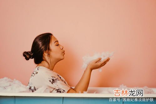 头发堵住洗脸池怎么办,家里的洗手盆堵塞了头发，自己怎么疏通?