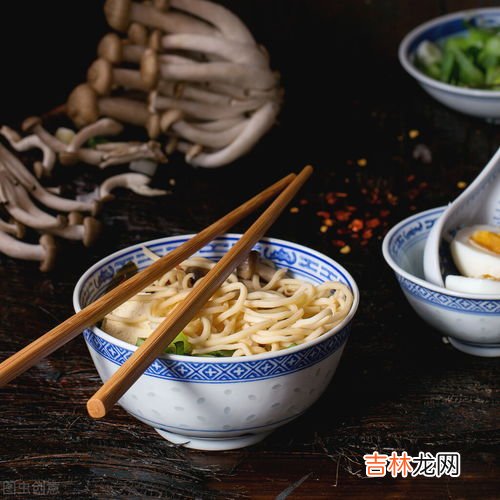 为什么筷子不能插饭里,为什么筷子不能插在饭上？