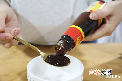 蚝油发霉了吃了怎么办,蚝油里有白点是怎么回事呢?把它加菜里面炒了还能吃吗?
