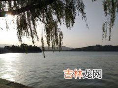 颐和园旁边的湖叫什么湖,颐和园里的湖叫什么