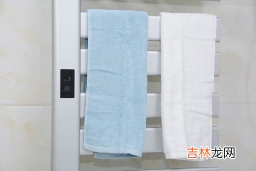 卫生间的毛巾为什么会变色,我卫生的毛巾放两天我会变黑，请问为什么？