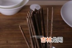 鸡翅木筷子煮沸掉色,鸡翅木筷子用开水煮了掉色没事吧？