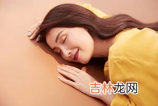 为什么20岁乳头很小,现在20岁了 乳房特别小 乳头也不突出 这正常吗