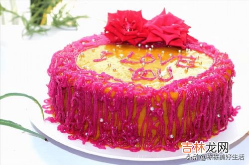 生日蛋糕色素有毒吗,在生日蛋糕上,写祝福话语文字的红色的东西,是什么材料?能吃吗?吃了会拉肚子吗?