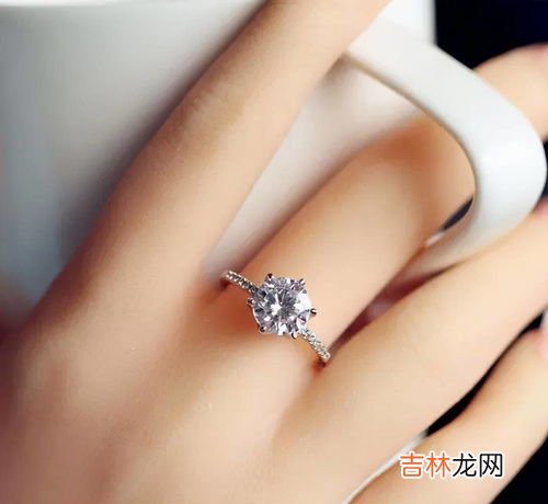 戒指戴左手还是右手,戒指应该戴在哪个手上？戒指戴左手还是右手
