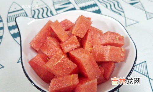 西瓜隔夜放冰箱能吃吗,西瓜隔夜放冰箱第二天可以吃吗