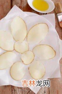 餐巾纸可以放进微波炉吗,披萨放微波炉加热怎么垫纸