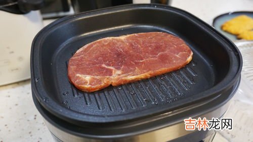 空气炸锅冒烟怎么回事,空气炸锅烤东西焦了冒很多白烟还用吗？