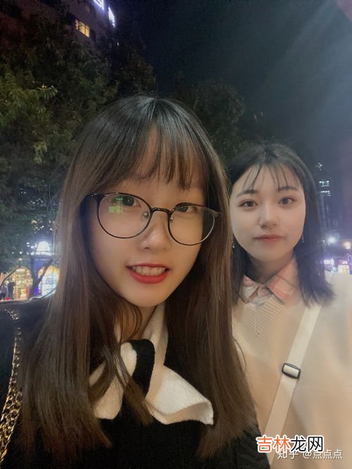 皮肤黄适合戴什么颜色的手表,自己是黄皮,什么颜色的手表会显的手更白?