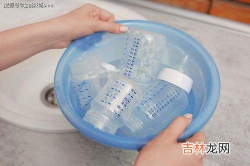 奶瓶可以用开水烫吗,新买的奶瓶用开水烫一下可以吗