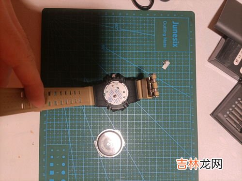 电子手表电池怎么换后盖怎么撬开,手表如何更换电池