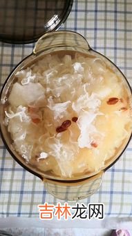 冰糖银耳炖雪梨的禁忌,冰糖雪梨银耳汤的禁忌及作用有哪些