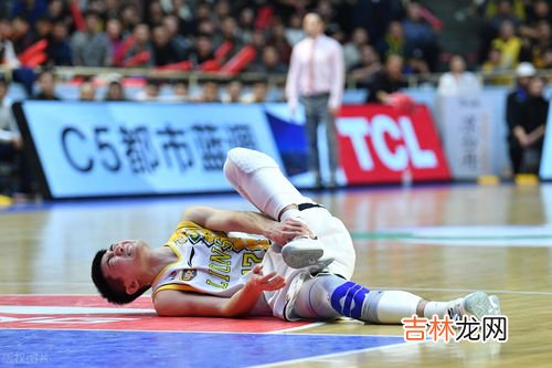 篮球正确防守动作,篮球防守基本姿势有哪些?