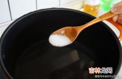 新菜板用盐水泡后多久涂油,新菜板第一次使用前怎样处理好