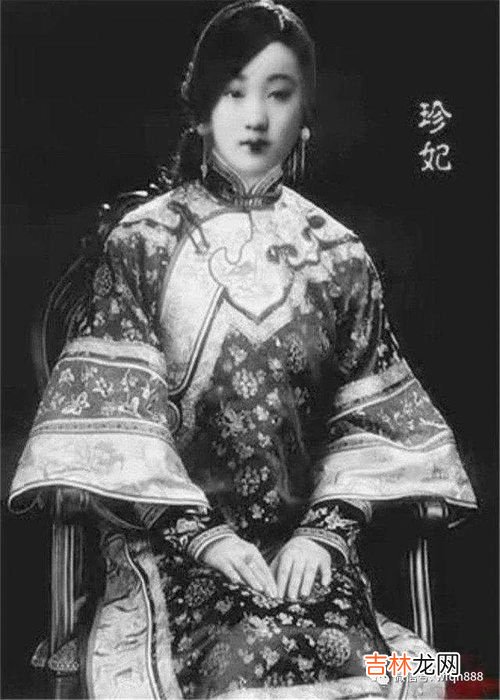 为什么珍妃井口改小了,故宫中的珍妃井那么的小,慈禧当年是怎么把珍妃推下去的?