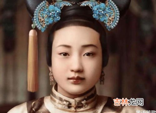 为什么珍妃井口改小了,故宫中的珍妃井那么的小,慈禧当年是怎么把珍妃推下去的?