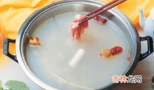火锅油弄在白鞋子上怎么办,鞋子上滴到火锅油，要怎么处理？